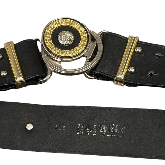 Authentic Versus Gianni Versace Women’s Black/Gold Leather Belt Vintage SZ 75/30 - Picture 2 of 10